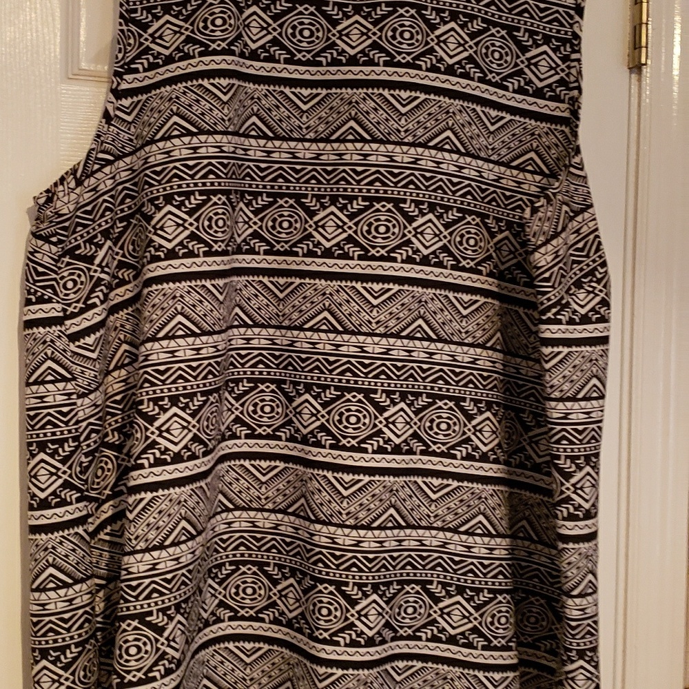 Top - Picture 2 of 2